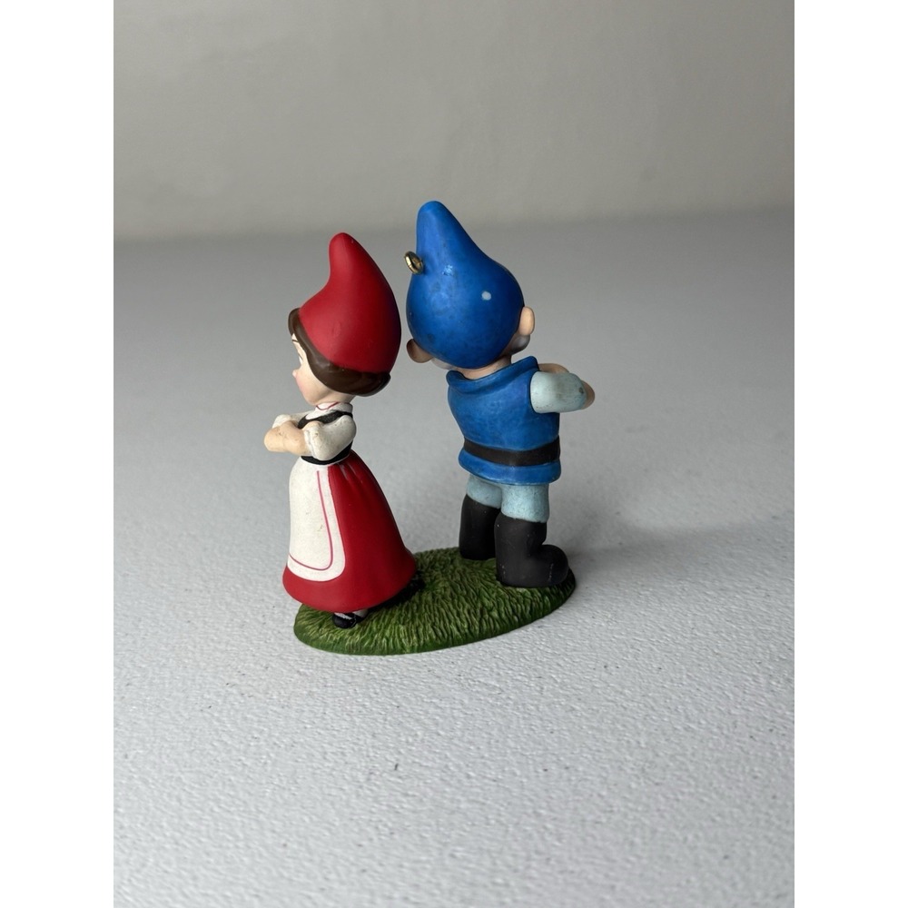 Hallmark Keepsake Christmas Ornament 2011 LOVE ON THE LAWN Gnomeo & Juliet - Picture 3 of 6